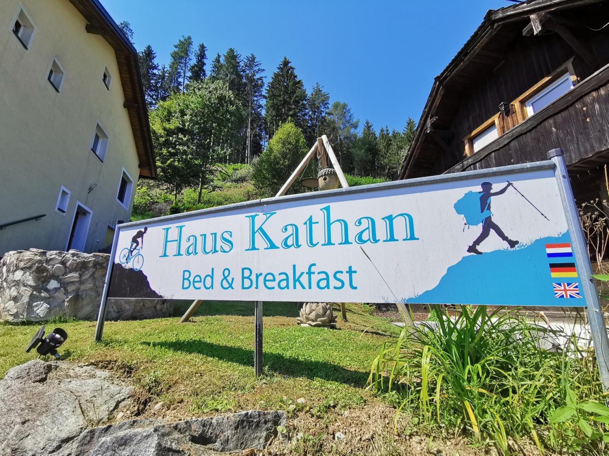Haus Kathan Kamering Luaran gambar